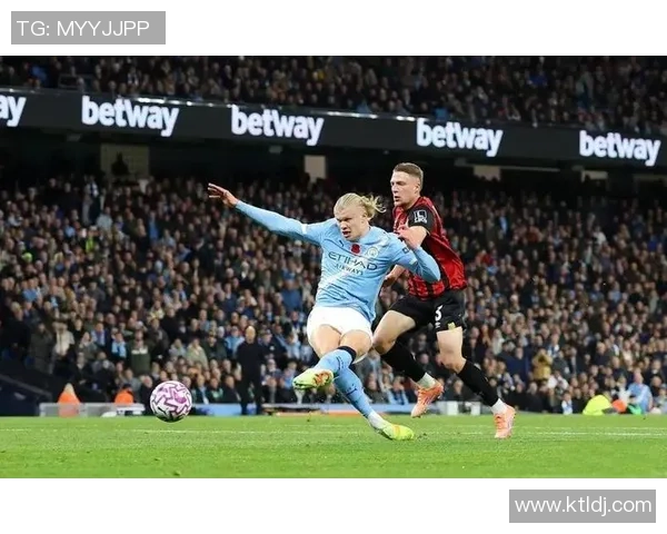 奥莱利客串左后卫：球场上的“即兴大师”与哈兰德的“锋线连线”